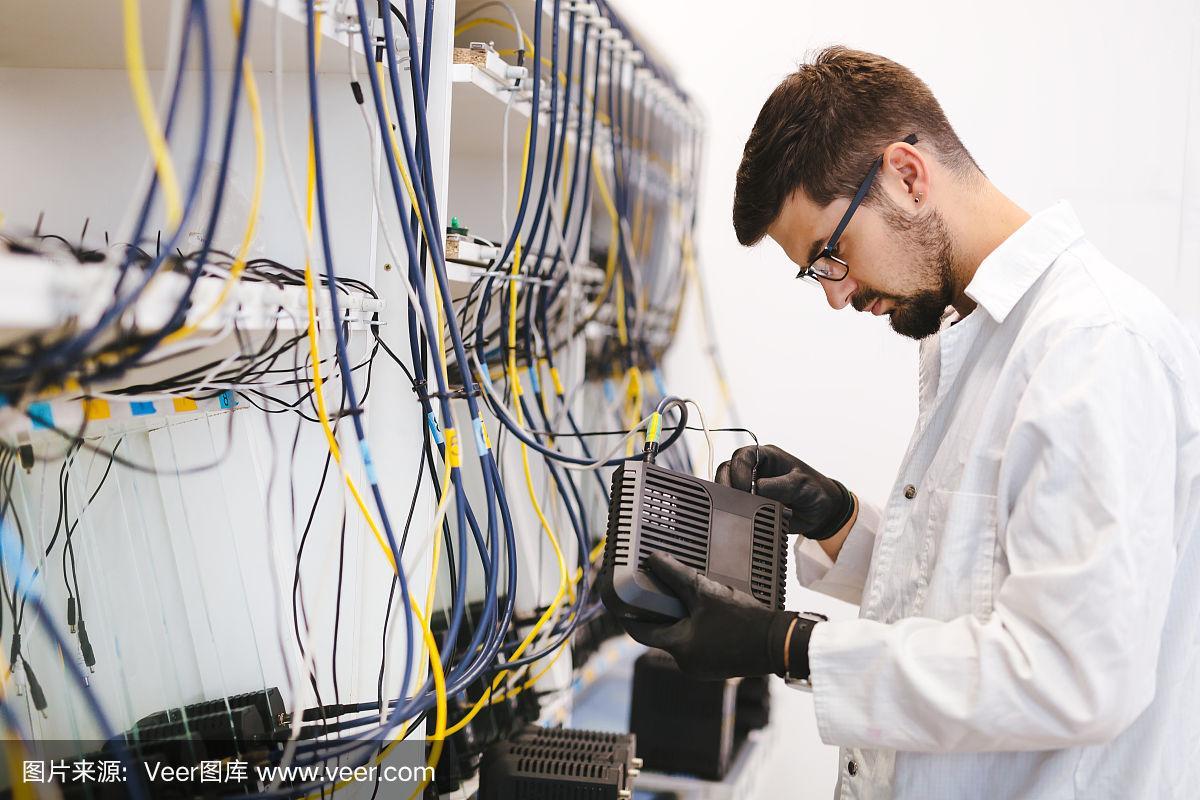 工厂现场的隐形守护者 网络技术员的调制解调器测试全纪实